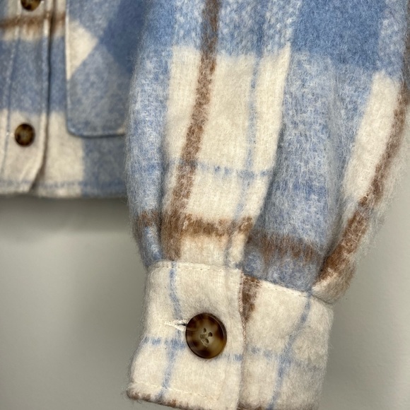 Abercrombie Cropped Plaid Shacket - Picture 7 of 7
